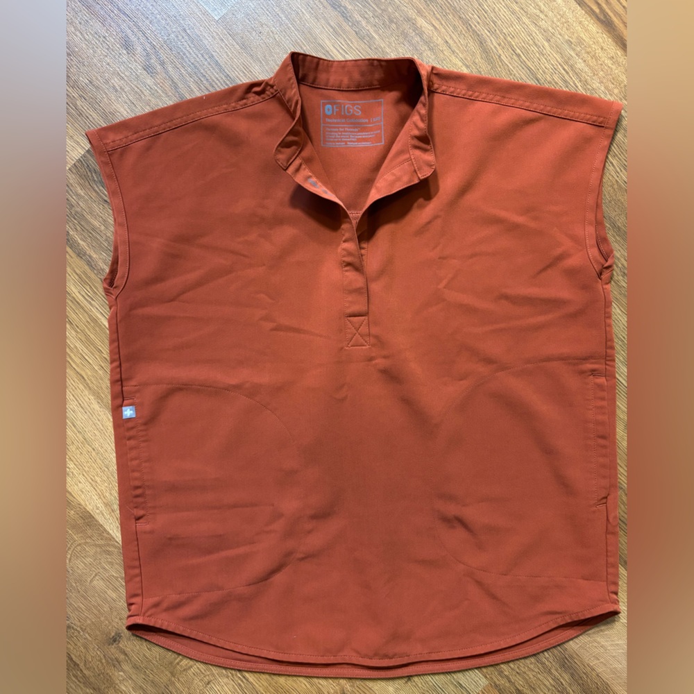 FIGS Rafaela scrub top in Auburn
